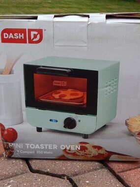 Dash Teeny Tiny Toaster Oven Dorm Size Brand New in Box Mint Green